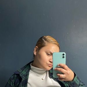 Meet your Posher, Caitlin